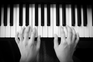 10 Best Piano Playing Practice Tips Every Student Should Know - MBMA